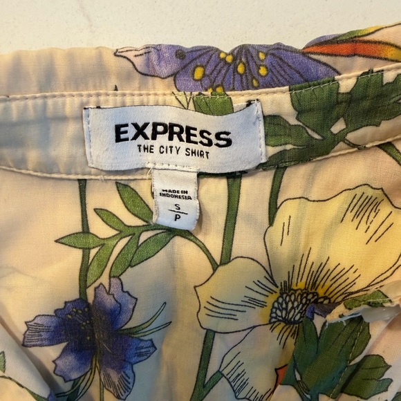 Express Multicolor Floral Sleeveless Blouse - Picture 9 of 9